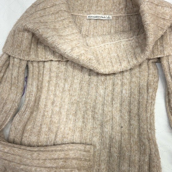 Very good condition Abercrombie & Fitch Women's Tan Sweater very soft sweater - Picture 1 of 3